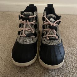 Girls Sorel Ankle Boots . Size 3