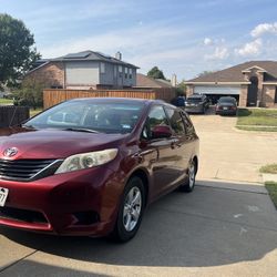 2012 Toyota Sienna Clean Title 