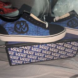 Men's SZ 10  Pennywise Vans 