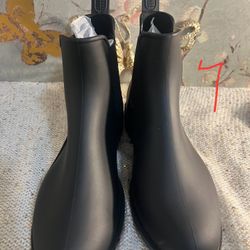 Rains Boot.  New.    Sizes. #7.   Women and Men. check my other offers. Ubication Fontana. 