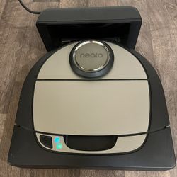 Neato D7 robot vacuum cleaner in good condition