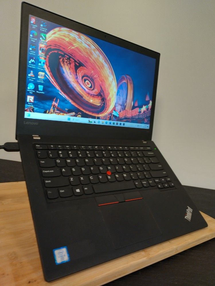 Lenovo Laptop $125 - Como Nueva - Llena De Programas