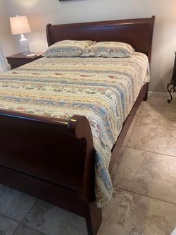 Cherry Wood Queen Sleigh Bed With Nightstand