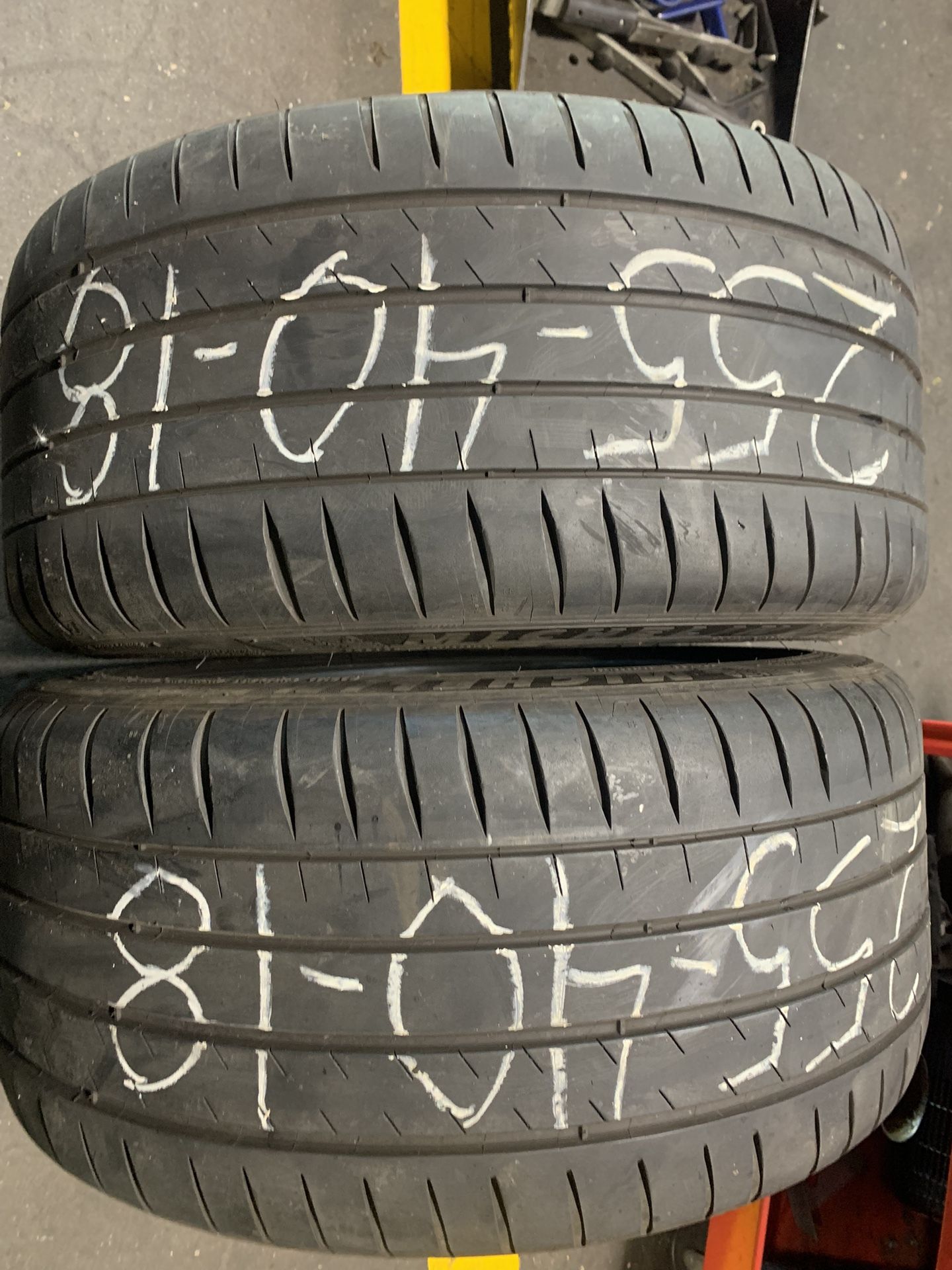 Tire 255-40-18 Michelin