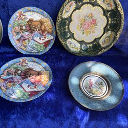 Beautiful collectible plates each five dollars 