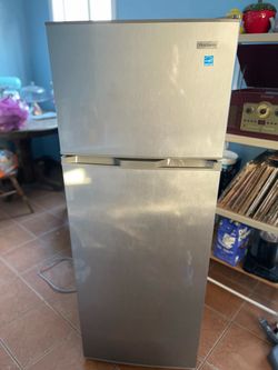Frigidaire mini fridge with freezer