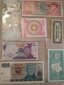 Various Foreign Money Notes Russia, Japan, Argentina, Malawi, Burundi, etc