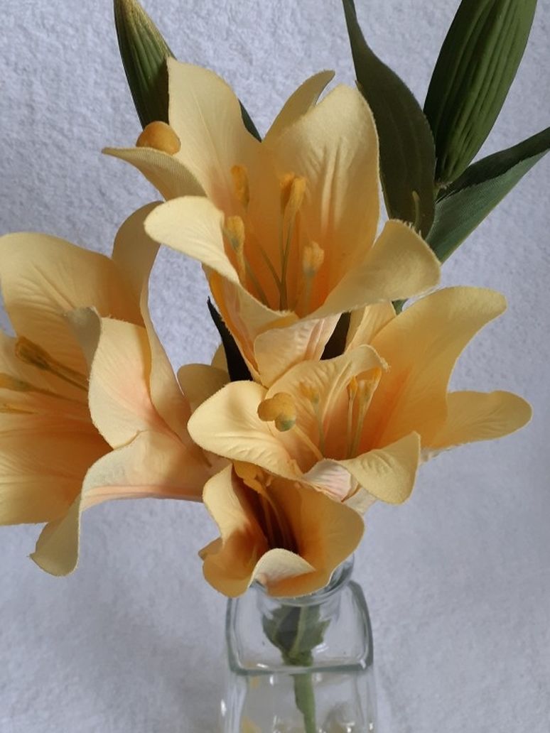 Yellow Daylily Flowers - Artificial - In Vase