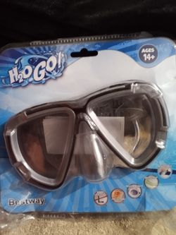 Brand New H20 Go Swimming Goggles.