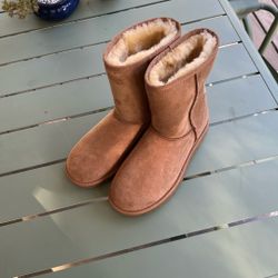 Brand New Ugg Boots Women’s Size 8 Brown 