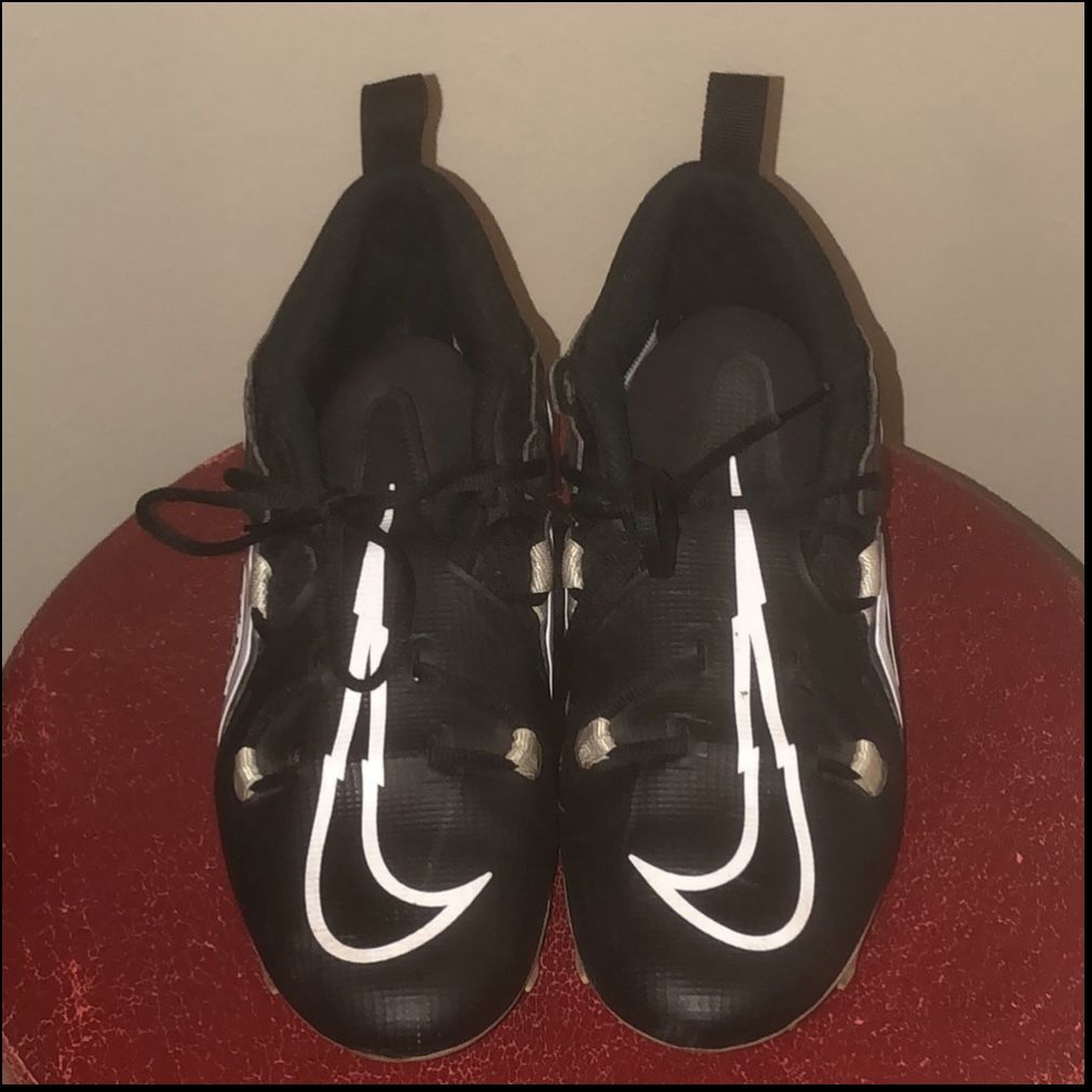 Nike Men's Alpha Menace Pro 3 Mid Football Cleats