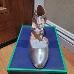 WONDER HEELS!  SILVER FINN SIZES 7.5 & 8 AVAILABLE! BRAND NEW IN BOX PRETTY! Retail 37