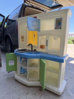 Kitchen play set (Little Tikes)