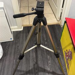 Adjustable Camera Tripod – Lightweight & Sturdy 