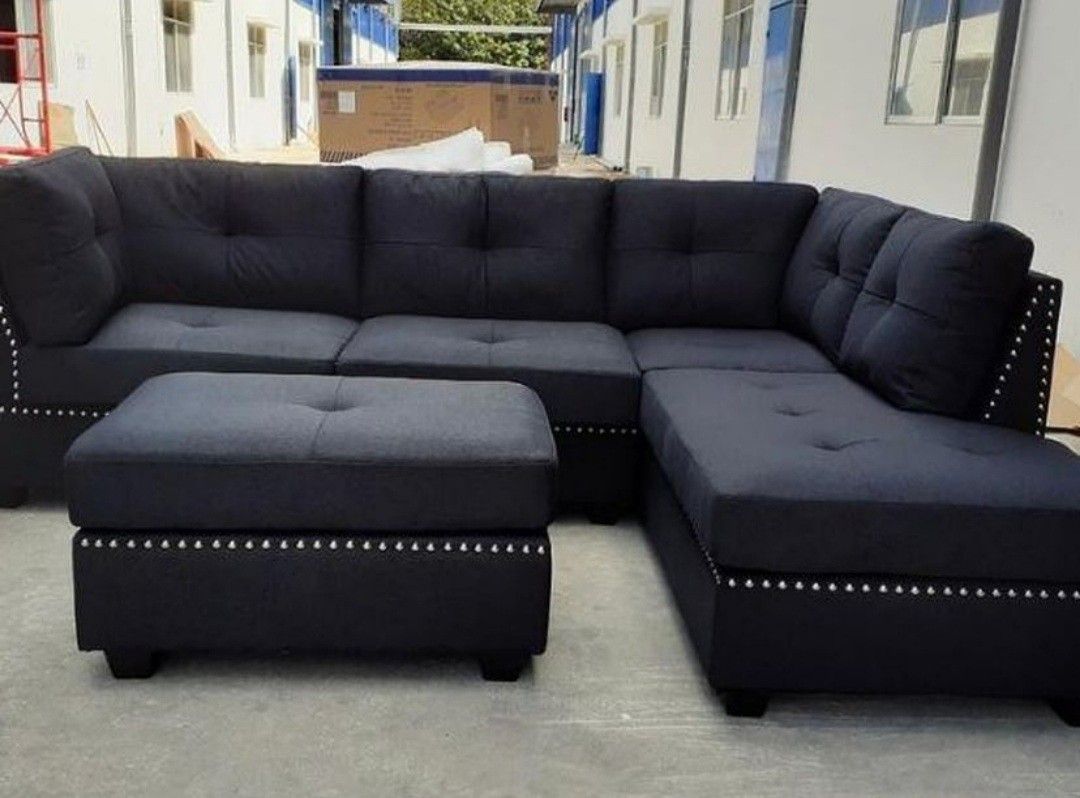💕💕 SAME DAY and FAST DELIVERY 🚚🚚 BRAND NEW and IN BOX😍 Sienna Black Velvet Sectional With Storage Ottoman