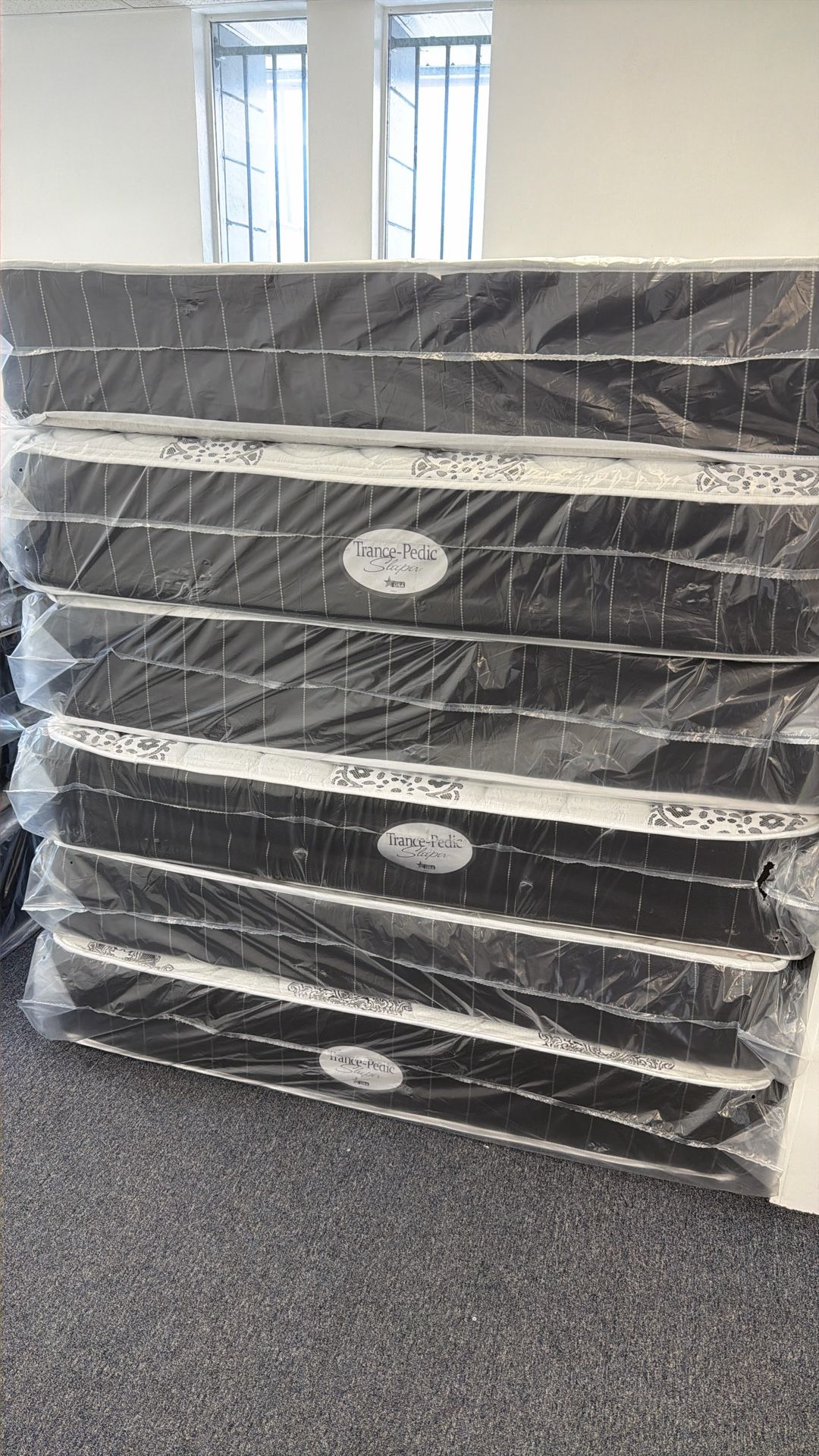 QUEEN GRAND LIQUIDATION MATTRESS COLCHONES