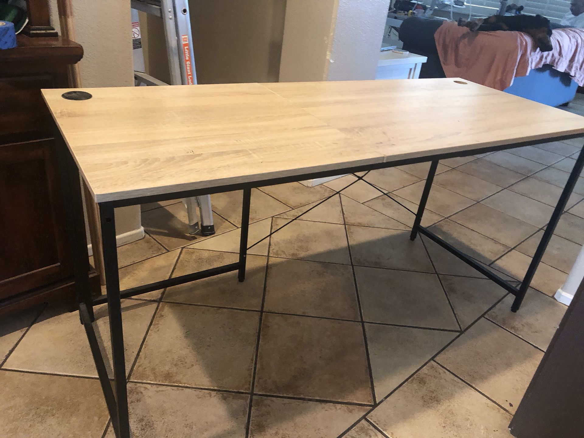 Spacey Light Weight Desk
