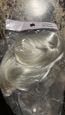 Bobbi Boss lace-front wig Color Yellow