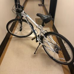 Schwinn Network 3.0 Hybrid 700c 21-Speed 18" Aluminum Frame - White. Purchased June 2025. In specialized stores it goes for $1033. Only used  2 hours 