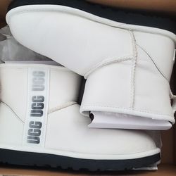 UGG Women's Classic Side Logo II New