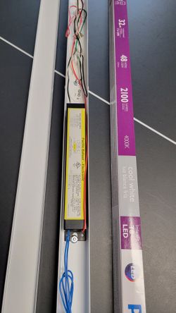 4 FT T8 LED TUBE FIXTURES 