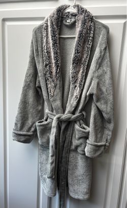 Cervantes Plush Robe