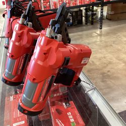 (Used Like New) Milwaukee M18 FUEL 3-1/2 in. 18-Volt 30-Degree Lithium-Ion Brushless Cordless Framing Nailer (Tool-Only)