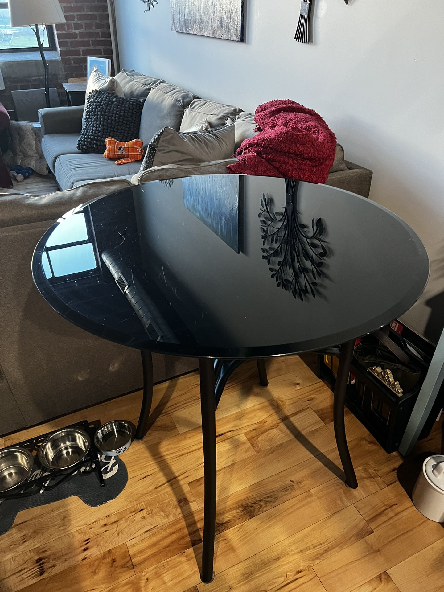 Counter-height Round Pub Table