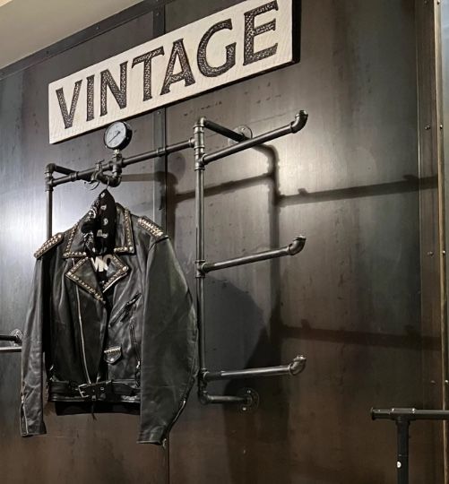 Stylish Wall Mounted Pipe Shelves for Hung Clothing Rack and Clothes Store Display Rack, Wine Rack, Home Decoration