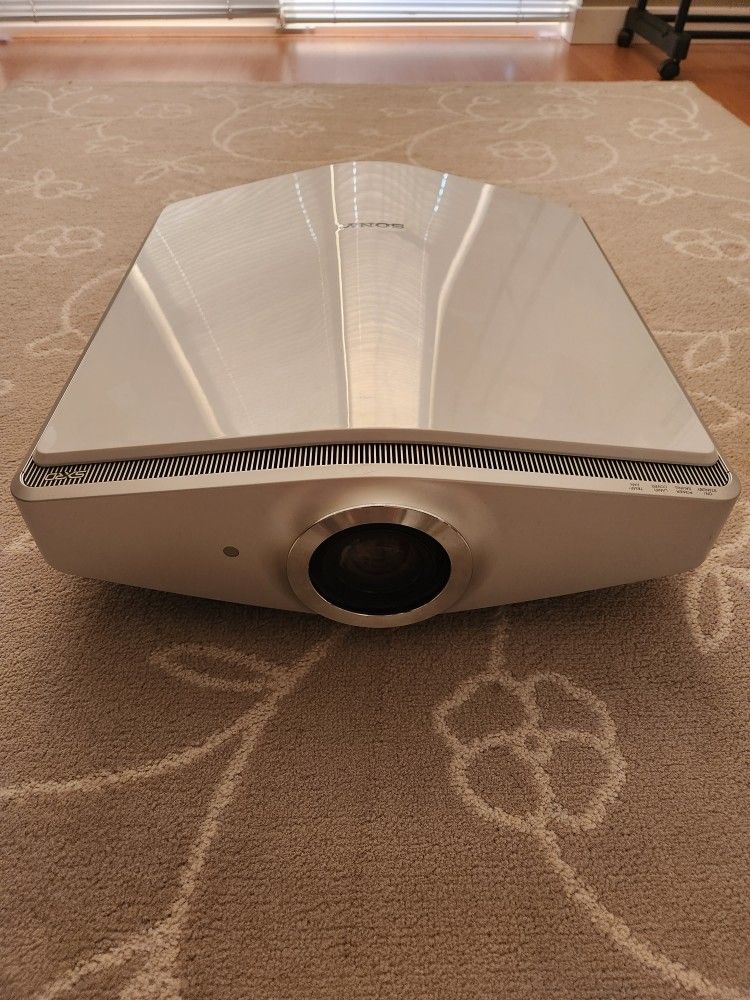Sony VPL-VW100 SXRD Projector