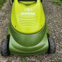 Electric lawnmower