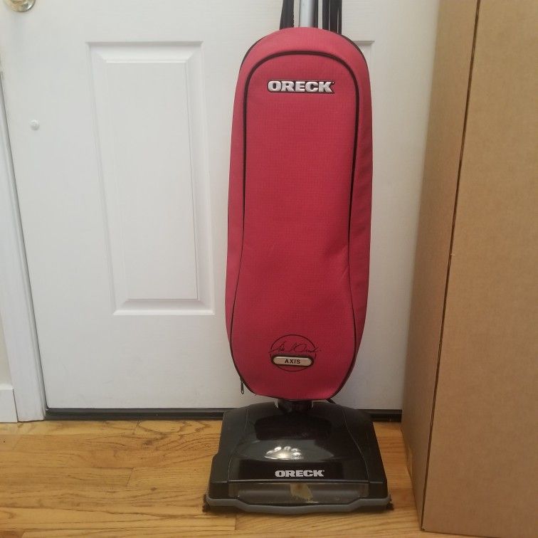 COMMERCIAL NEW cond ORECK VACUUM WITH AMAZING POWER SUCTION , WORKS EXCELLENT IN THE BOX