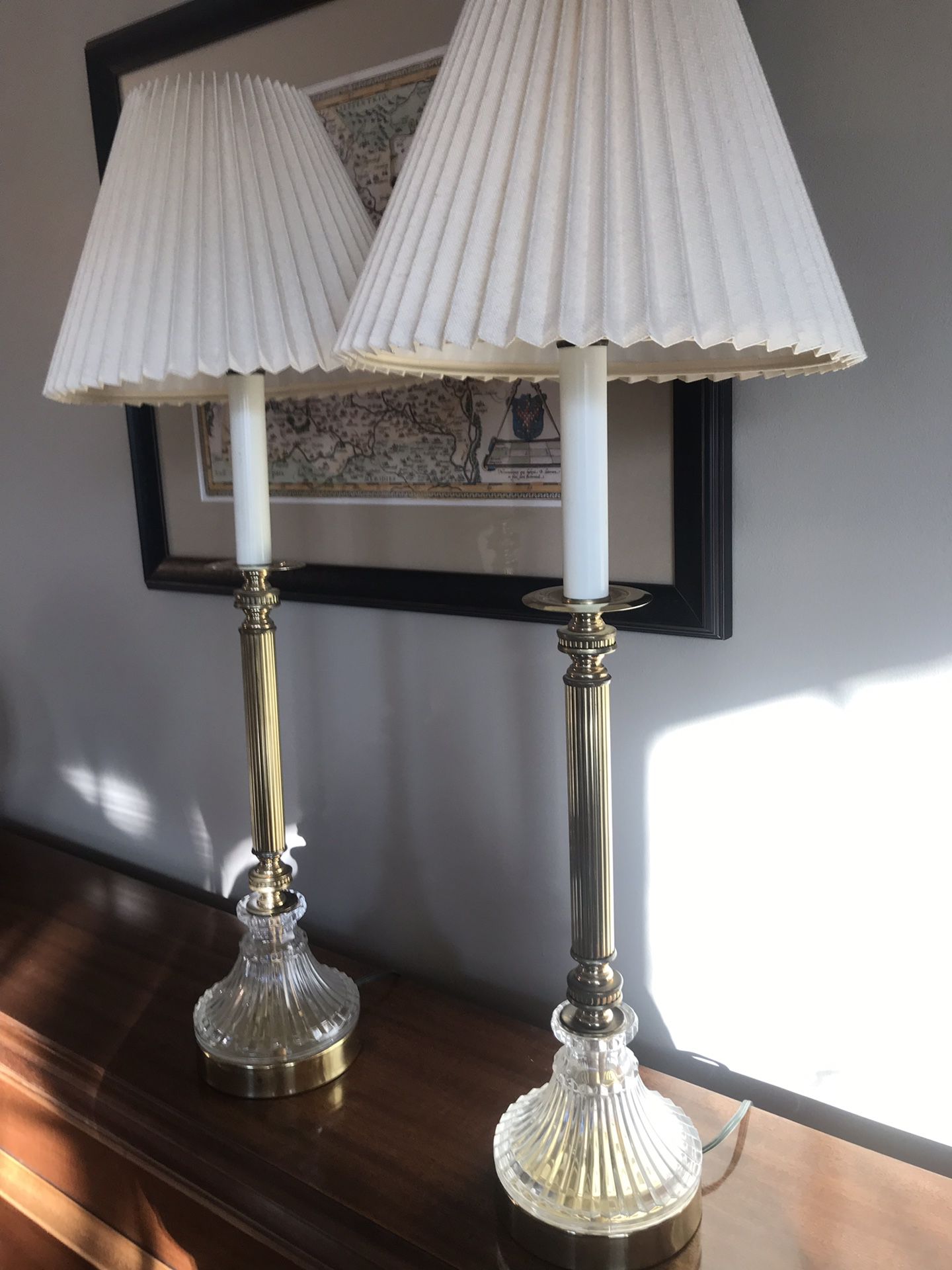Set of 2 Antique candle stick style lamps !