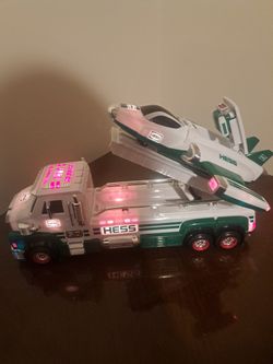 Souvenir Ace shop and spaceship.