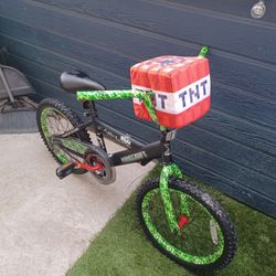 Boy's 18-inch Minecraft Bike