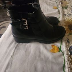 Women. Leather Boots Size 8 1/2 