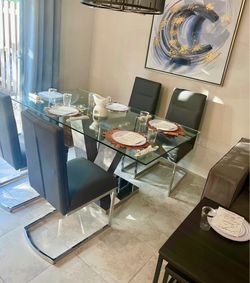 Dinning table with 4 chairs