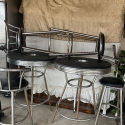 Tables/chairs