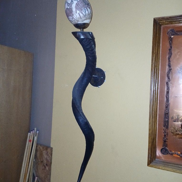 2 Kudu Analop Horns With Osstich Eggs (Light Up)