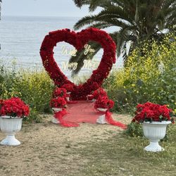 🌹✨ Stunning Heart-Shaped Flower Arch Setup 🌟