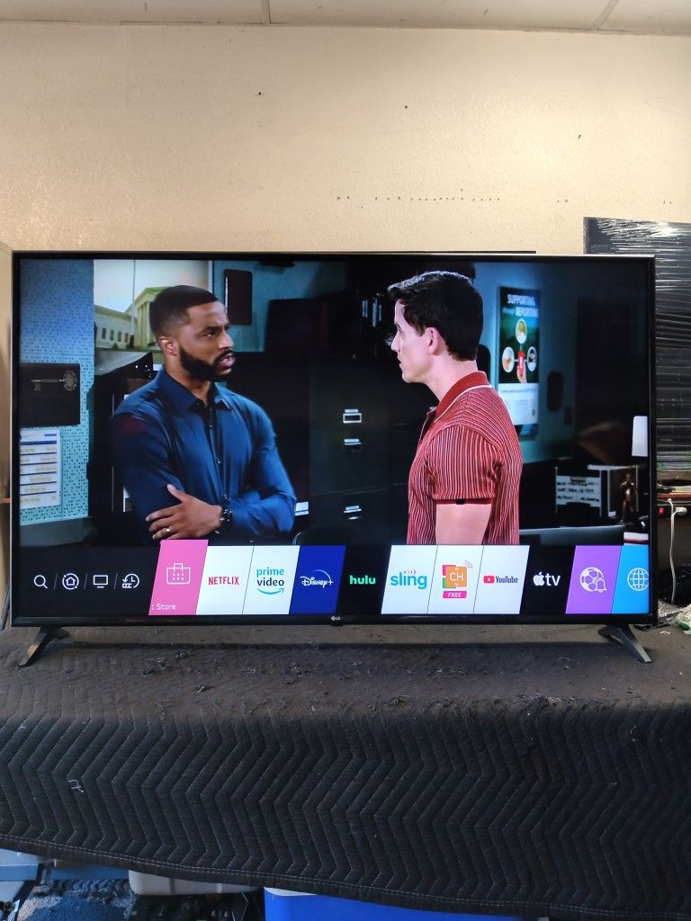 65 inch LG 4k smart tv webos tv bluetooth built in comes with remote control great quality clear picture works perfect guaranteed