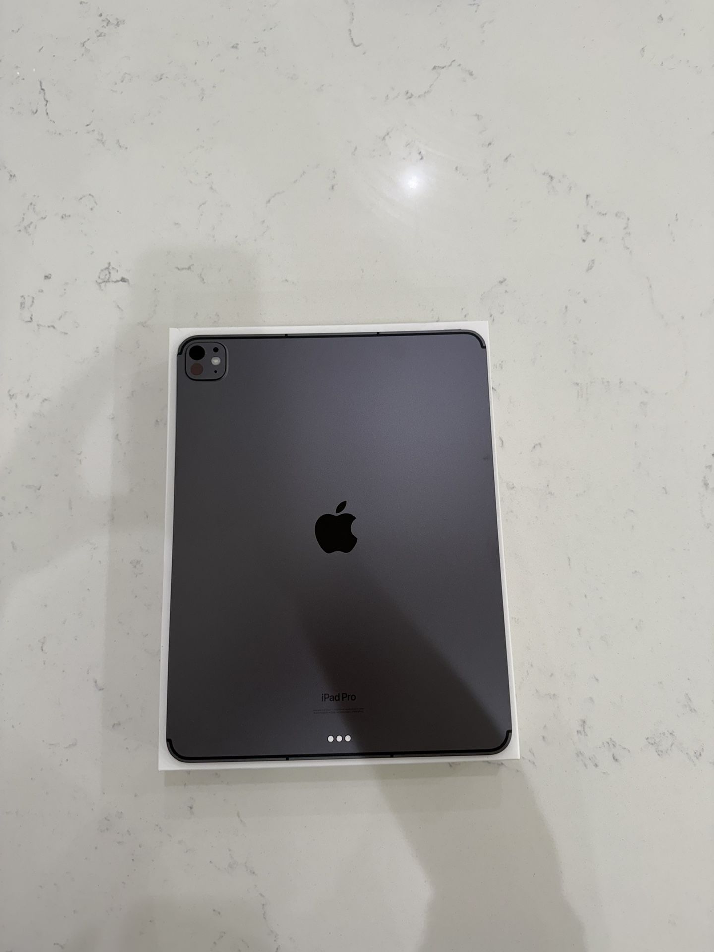 2024 iPad Pro 13 Inch model  M4 1TB Memory Nanotexure Display Mint Condition