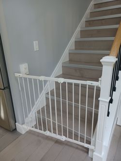 KidCo Angle mount baby gate.  3 pcs.  42.5 by 30.5 in