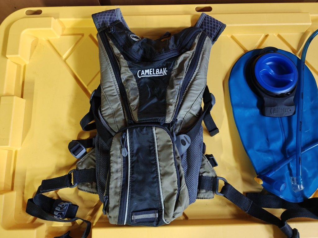 Camelbak Women's Magic 72oz Hydration Backpack