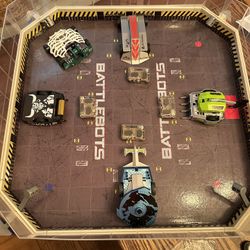 Hex BUG BATTLEBOTS Arena And 5 Robots plus More