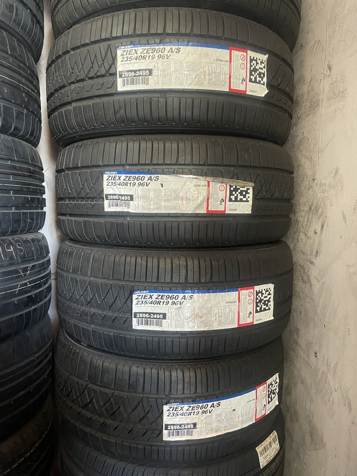 (4) Llantas Nuevas 2354019 Falken Ziex ZE960 A/S