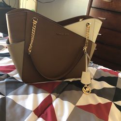 Michael Kors Jet Set Large Block Saffiano Let her Tote 