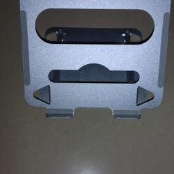 Laptop/Tablet Stand