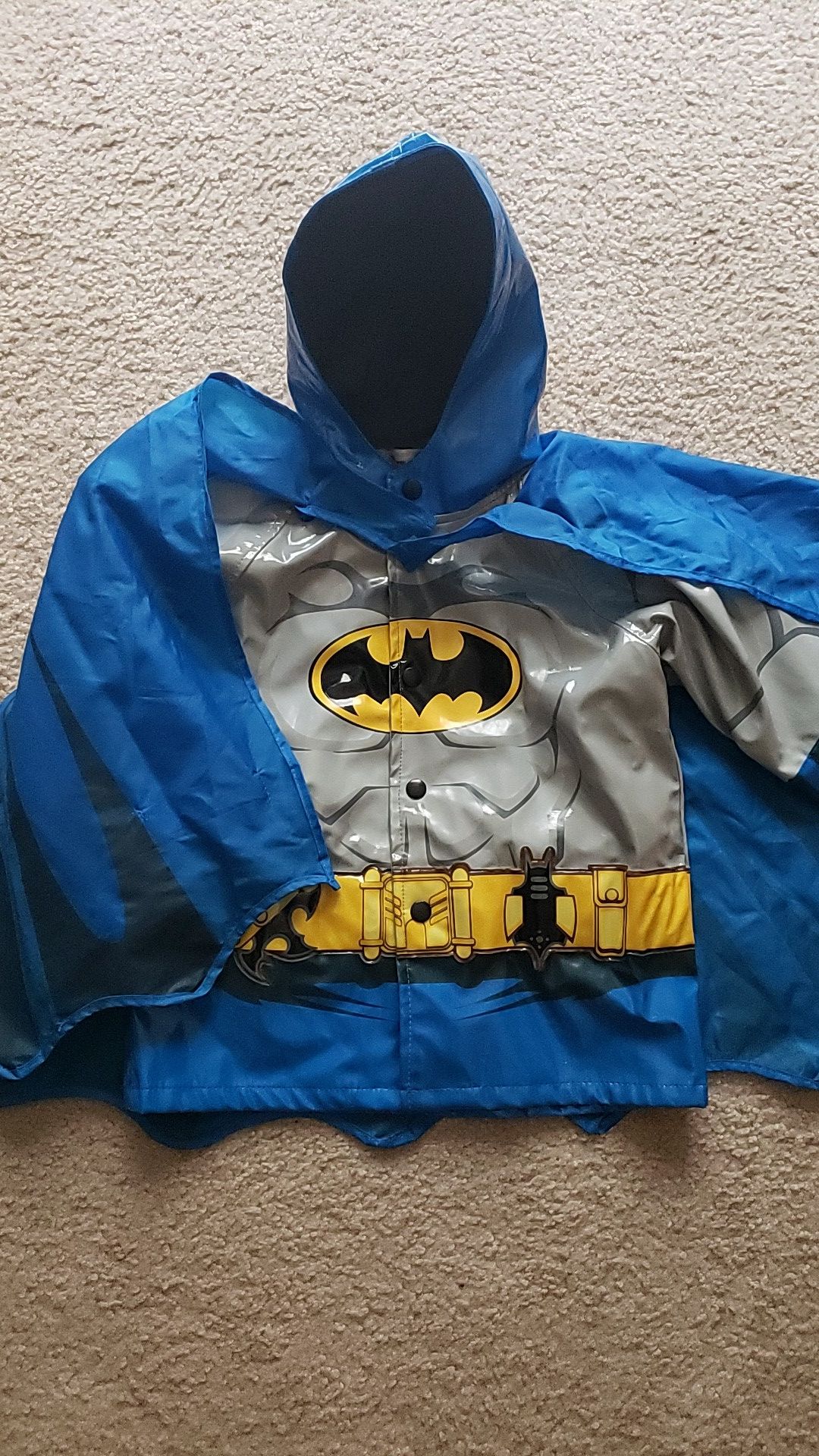 Boys Size 4 - 5 Batman Raincoat Rain Jacket Coat with Detachable Cape