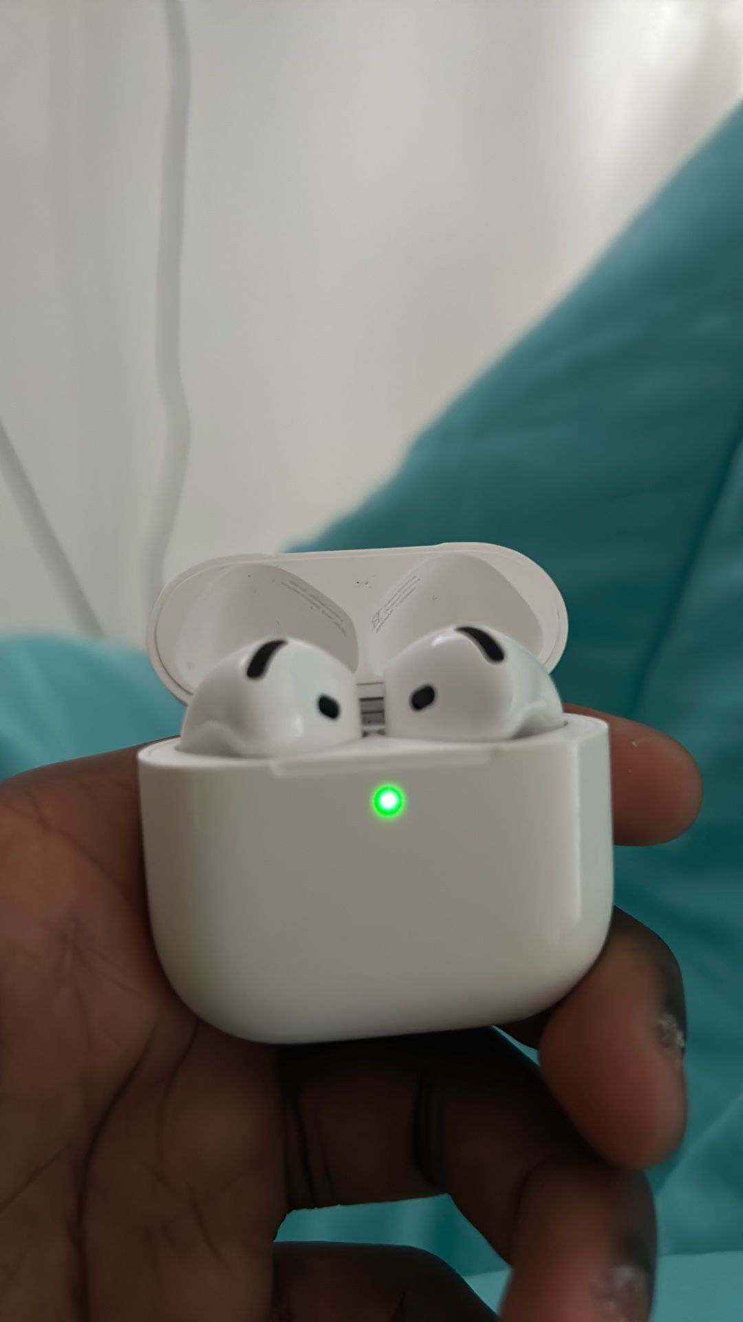 AirPods 4